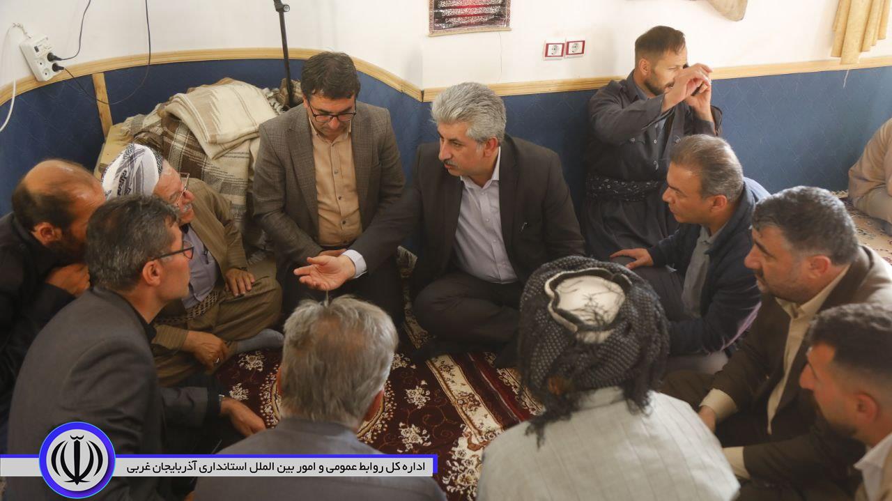 میز خدمت ویژه هفته دفاع مقدس در روستای محمود آباد_دول بهار برگزار شد