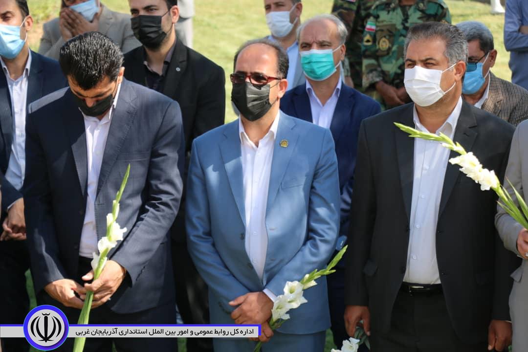 گلباران و عطر افشانی مزار شهید خلبان خالد حیدری به مناسبت گرامیداشت هفته دفاع مقدس