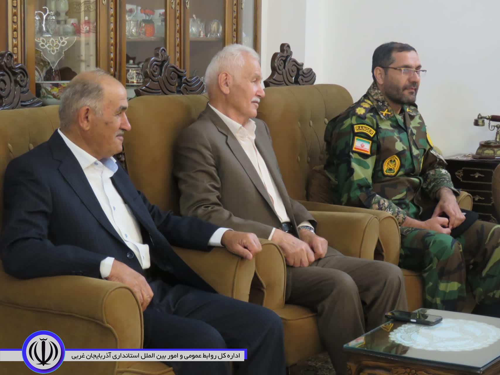مسوولان مهاباد با خانواده 2 شهید این شهرستان دیدار کردند