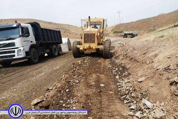 عملیات راهداری در محورهای روستایی مهاباد