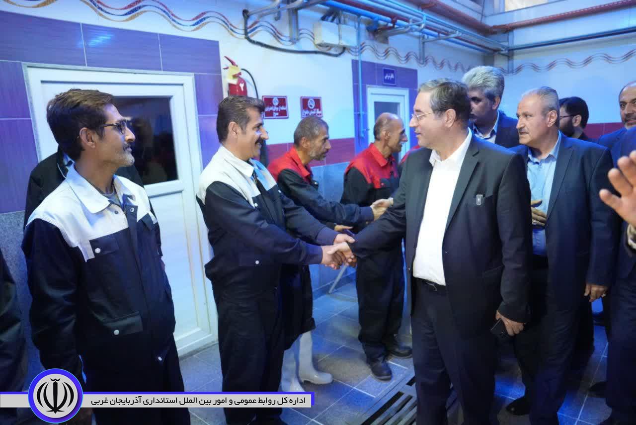 بازدید استاندار آذربایجان‌غربی از مجتمع زنجیره‌ای هما مرغ مهاباد
