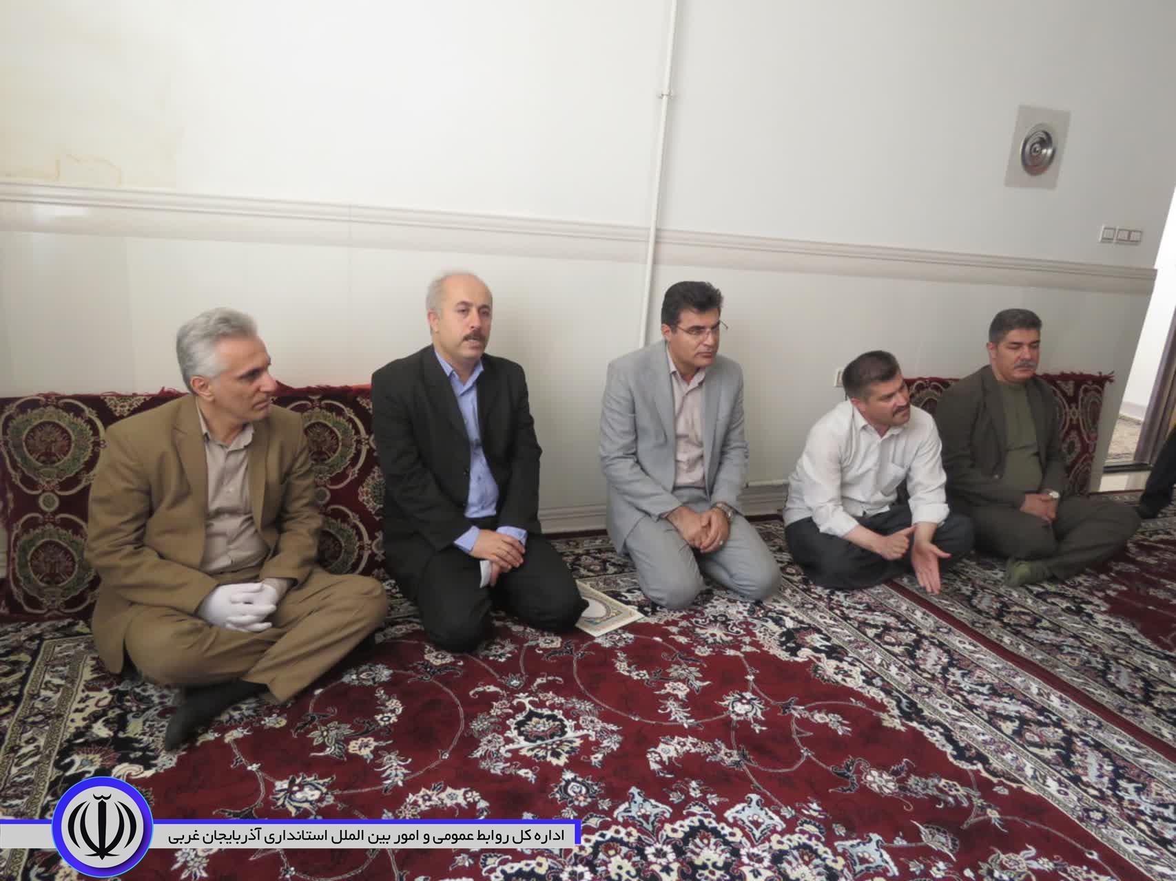 مسوولان مهابادی به دیدار خانواده شهدا رفتند
