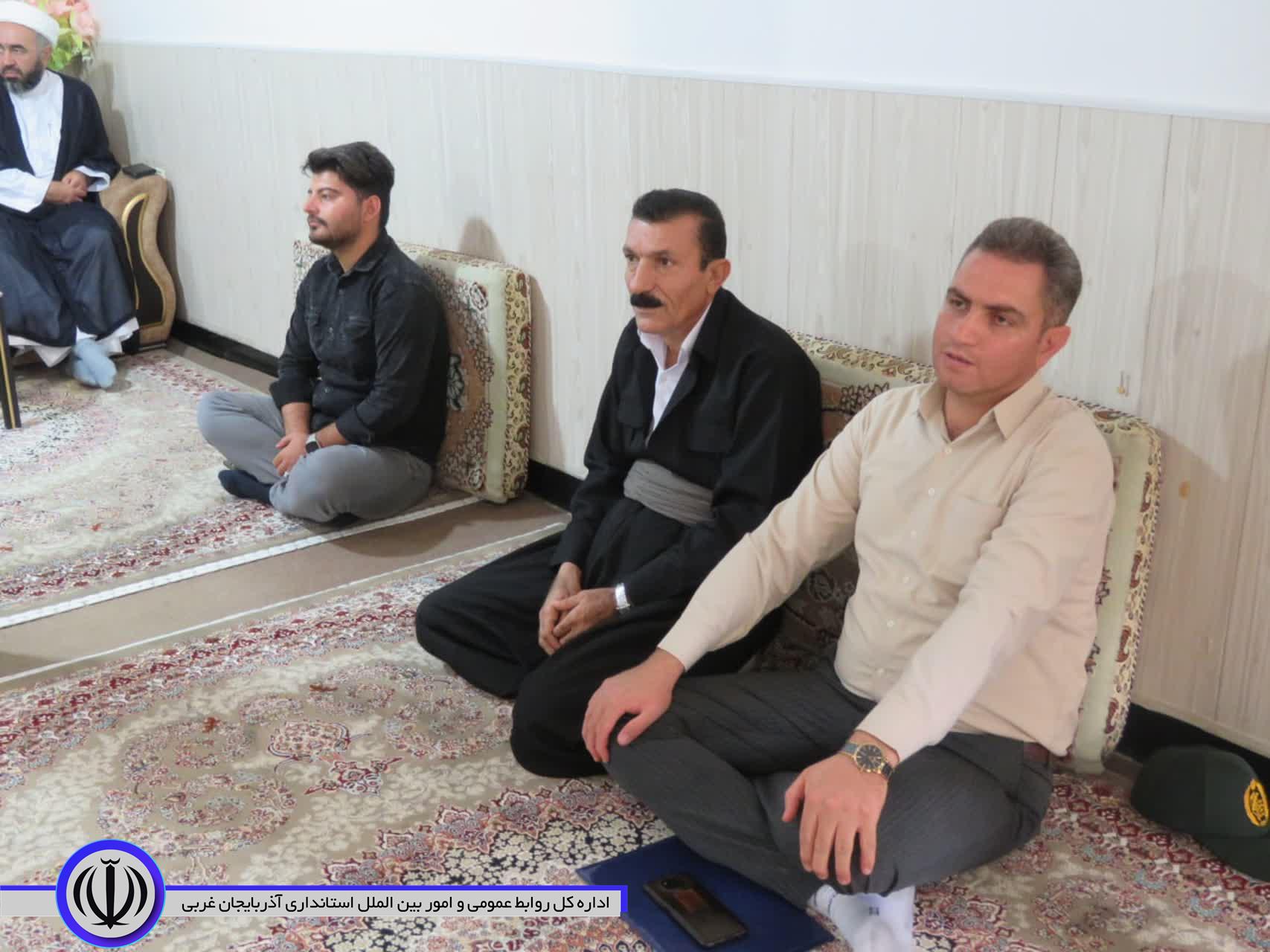 دیدار جمعی از مسئولان مهاباد با خانواده های معظم شهدا