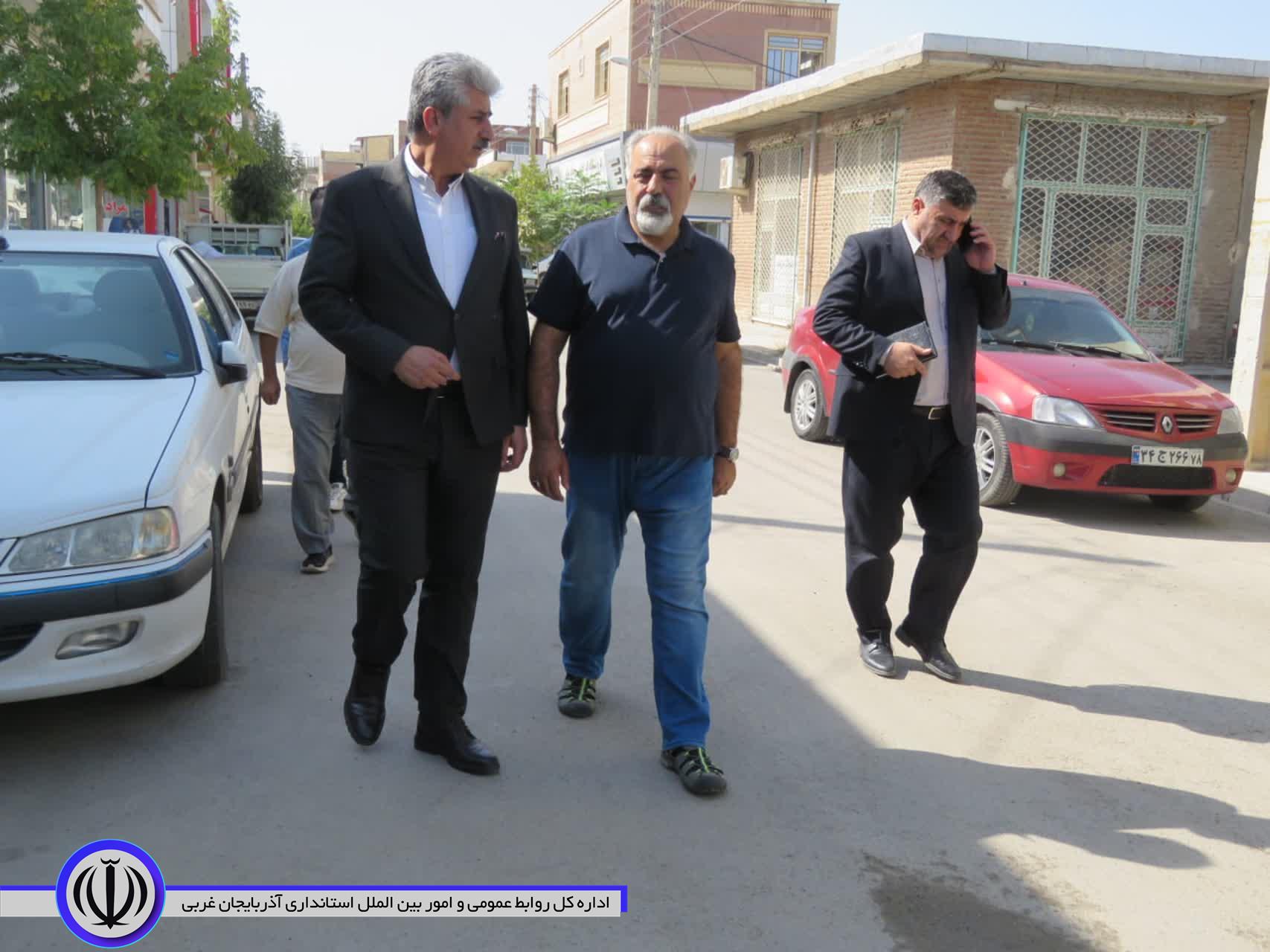 نشست فرماندار با جمعی از عمده‌فروشان البسه دست دوم