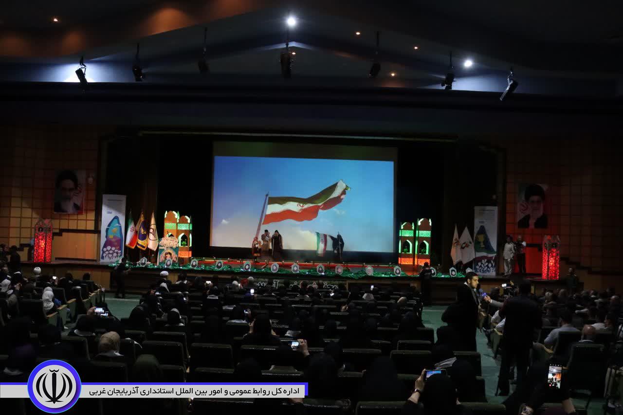 اجلاس 392 زن شهیده اهل آذربایجان غربی در مهاباد برگزار شد
