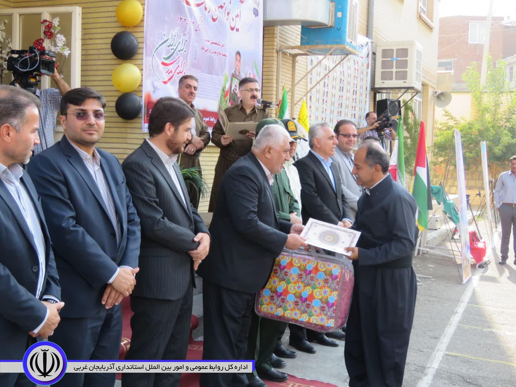 آیین زنگ مهر و مقاومت در دبیرستان تقی جعفری مهاباد به صدا درآمد