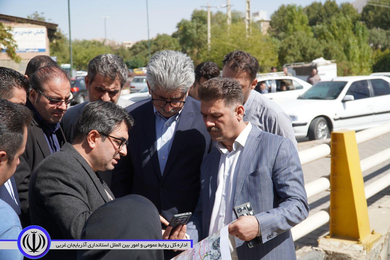 بازدید میدانی فرماندار ویژە شهرستان از اجرای عملیات لایه روبی رودخانه ی سطح شهر مهاباد