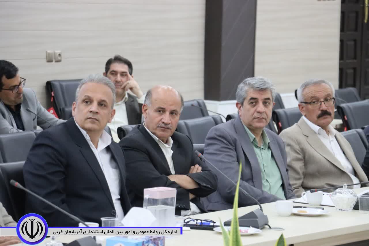 اولین جلسه شورای اداری مهاباد برگزار شد