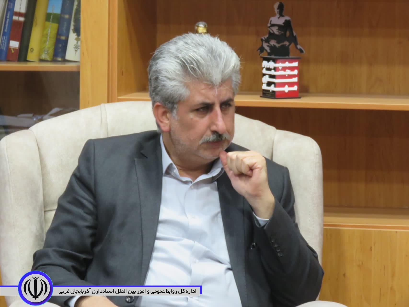 نشست صمیمی جمعی از معتمدین بازار مهاباد با فرماندار ویژه شهرستان مهاباد