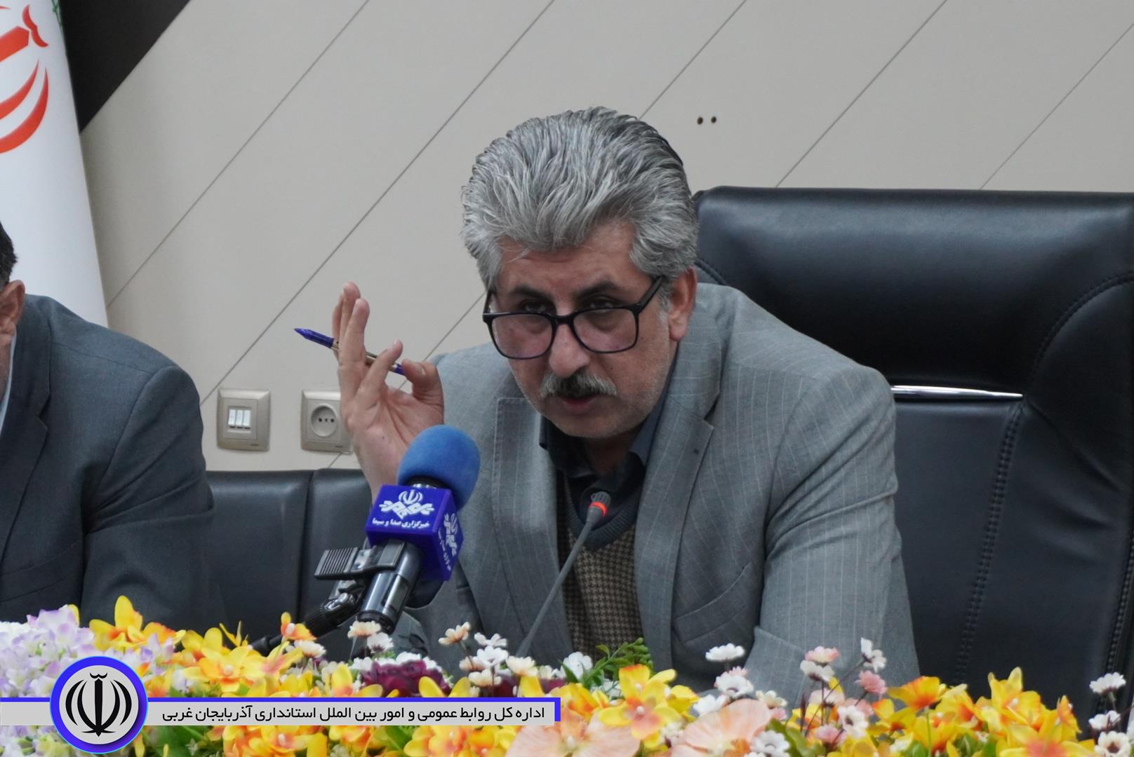 توزیع سهمیه سه ماه آینده سوخت و آرد روستاهای صعب‌العبور مهاباد