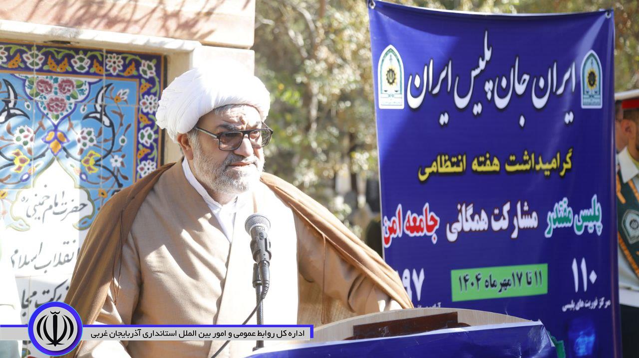 آیین عطرافشانی مزار شهدای شماره دو مهاباد