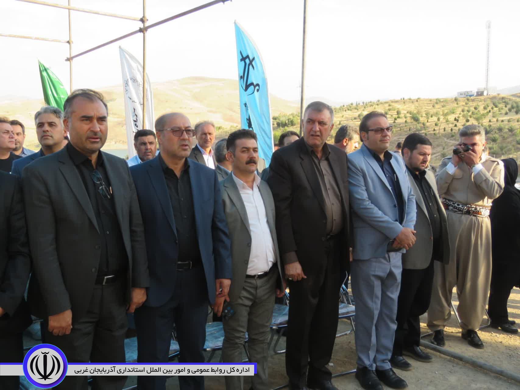 کلنگ زنی مجتمع بزرگ گردشگری در پارک استاد هژار مهاباد