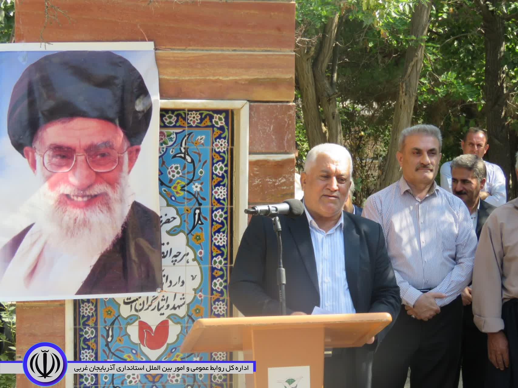مزار شهدای مهاباد در آستانه سالروز بازگشت آزادگان غبارروبی شد