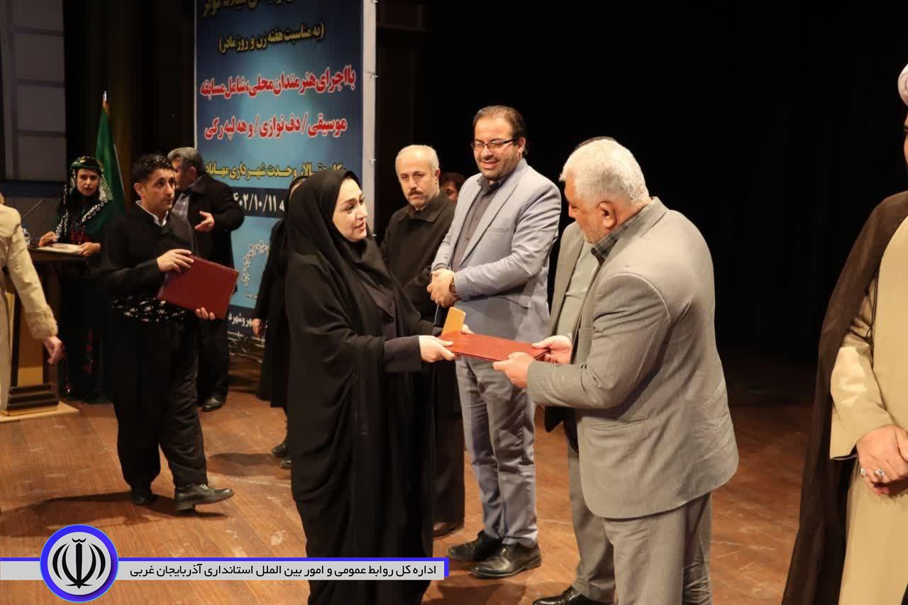 جنگ شادی به مناسبت گرامیداشت هفته زن در مهاباد برگزار شد