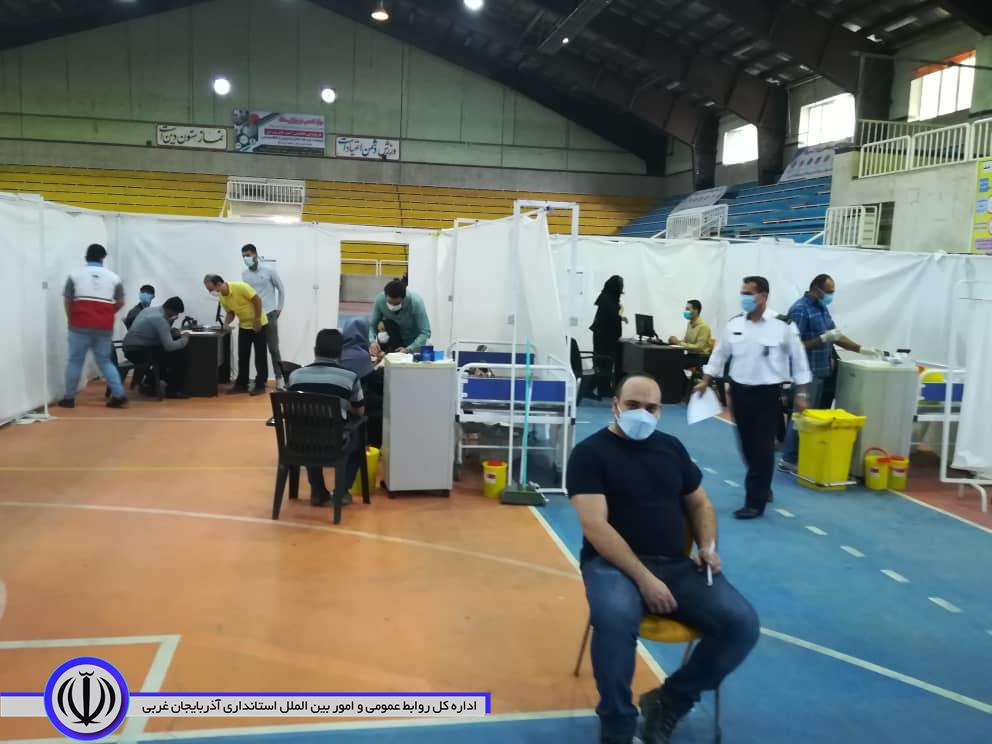 بازدید فرماندار مهاباد از مراکز واکسیناسیون کرونا