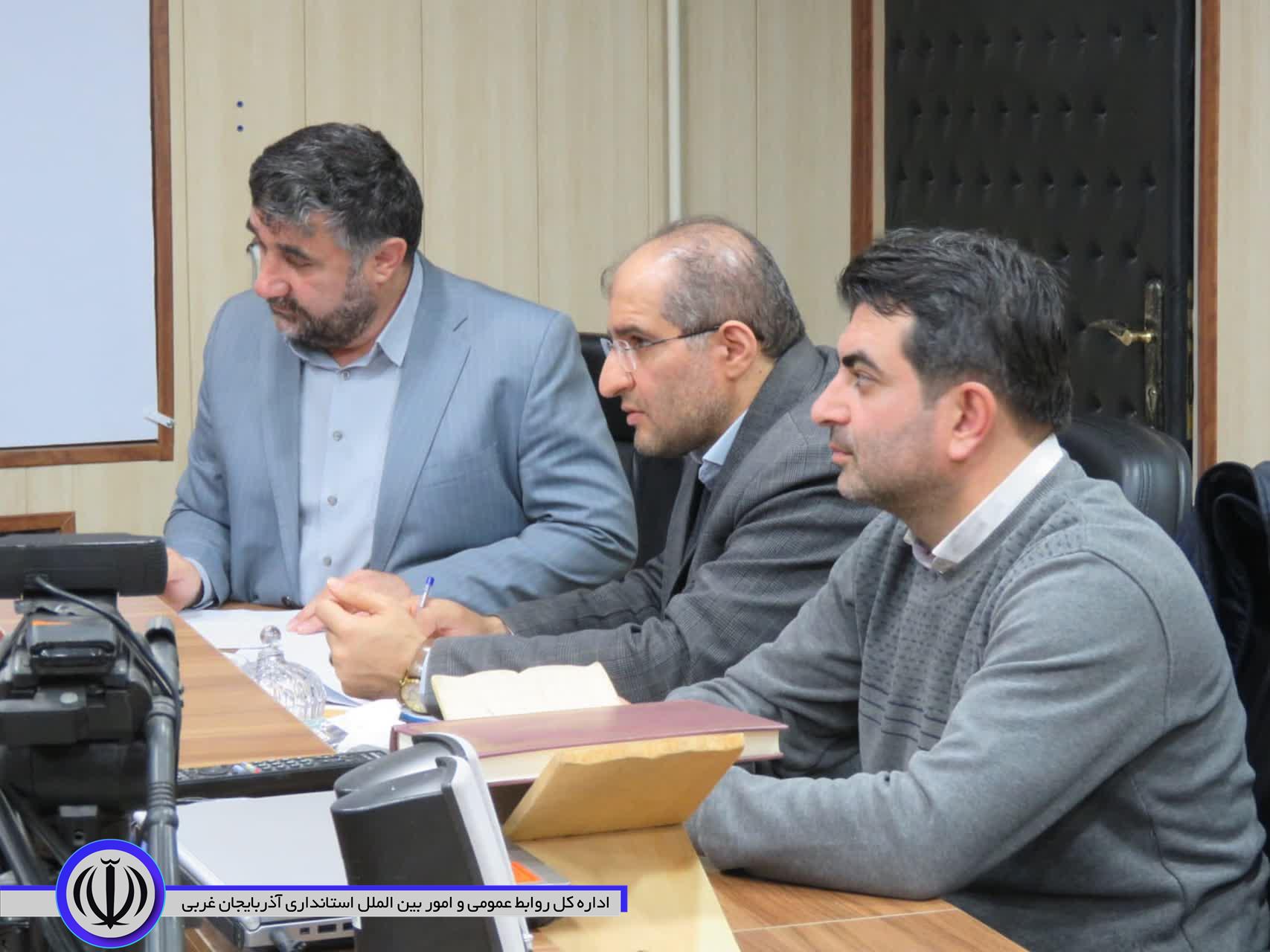 نشست بررسی مسائل و مشکلات روستاهای فاقد دهیاری در مهاباد