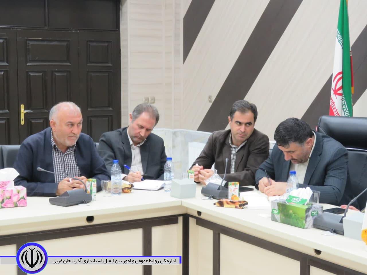 جلسه بررسی مشکلات و مسائل تعاونی های مساکن شهرستان مهاباد
