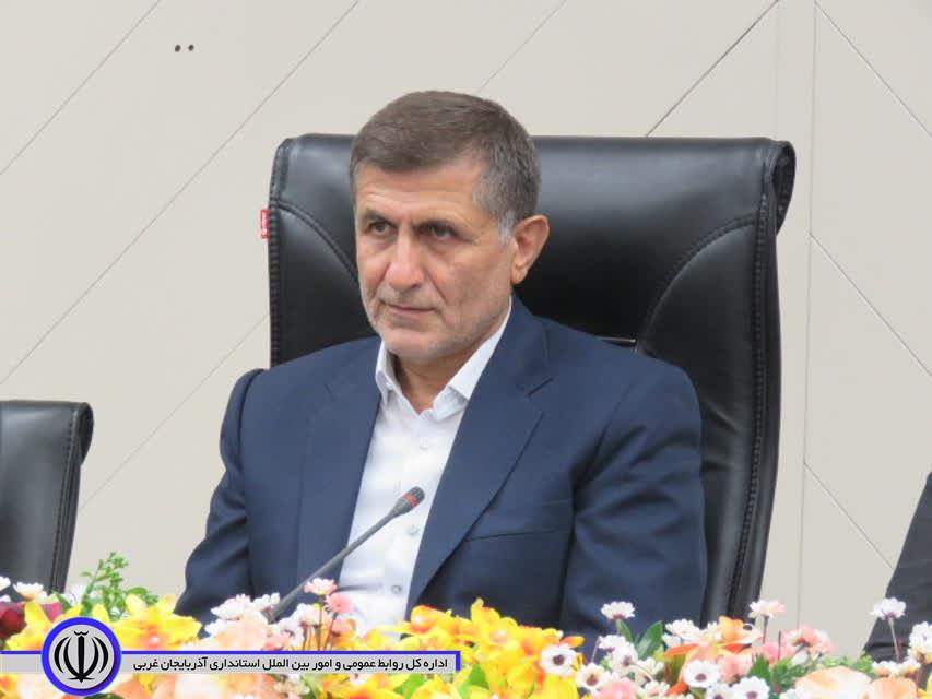 نشست صمیمی معاون توسعه مدیریت و منابع استانداری با همکاران فرمانداری مهاباد