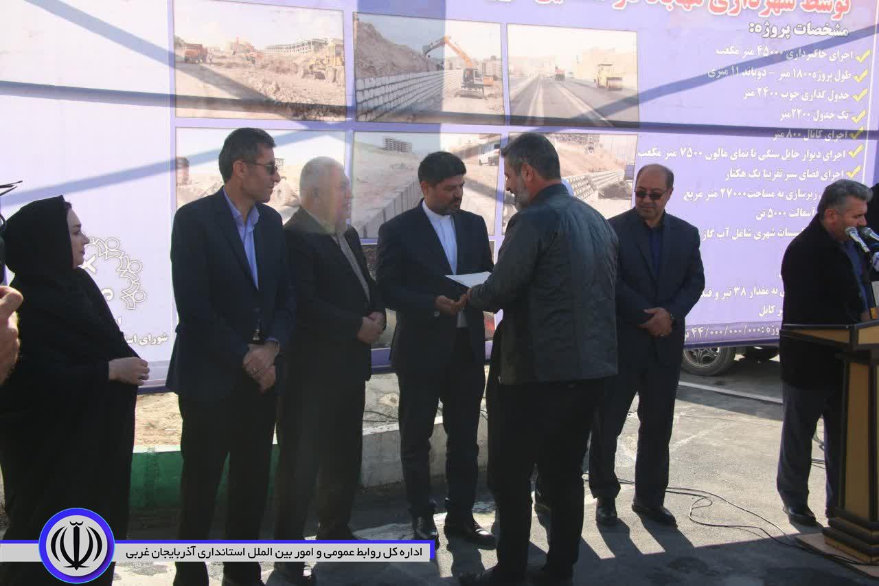 پروژه کمربندی صبح موکریان با حضور مقامات استانی و شهرستانی رسما افتتاح شد