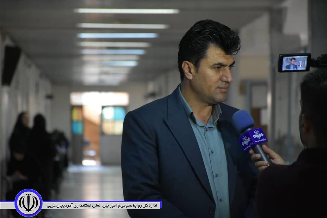بازدید فرماندار ویژه مهاباد از برگزاری آزمون استخدامی ماده 28 وزارت آموزش وپرورش در مهاباد