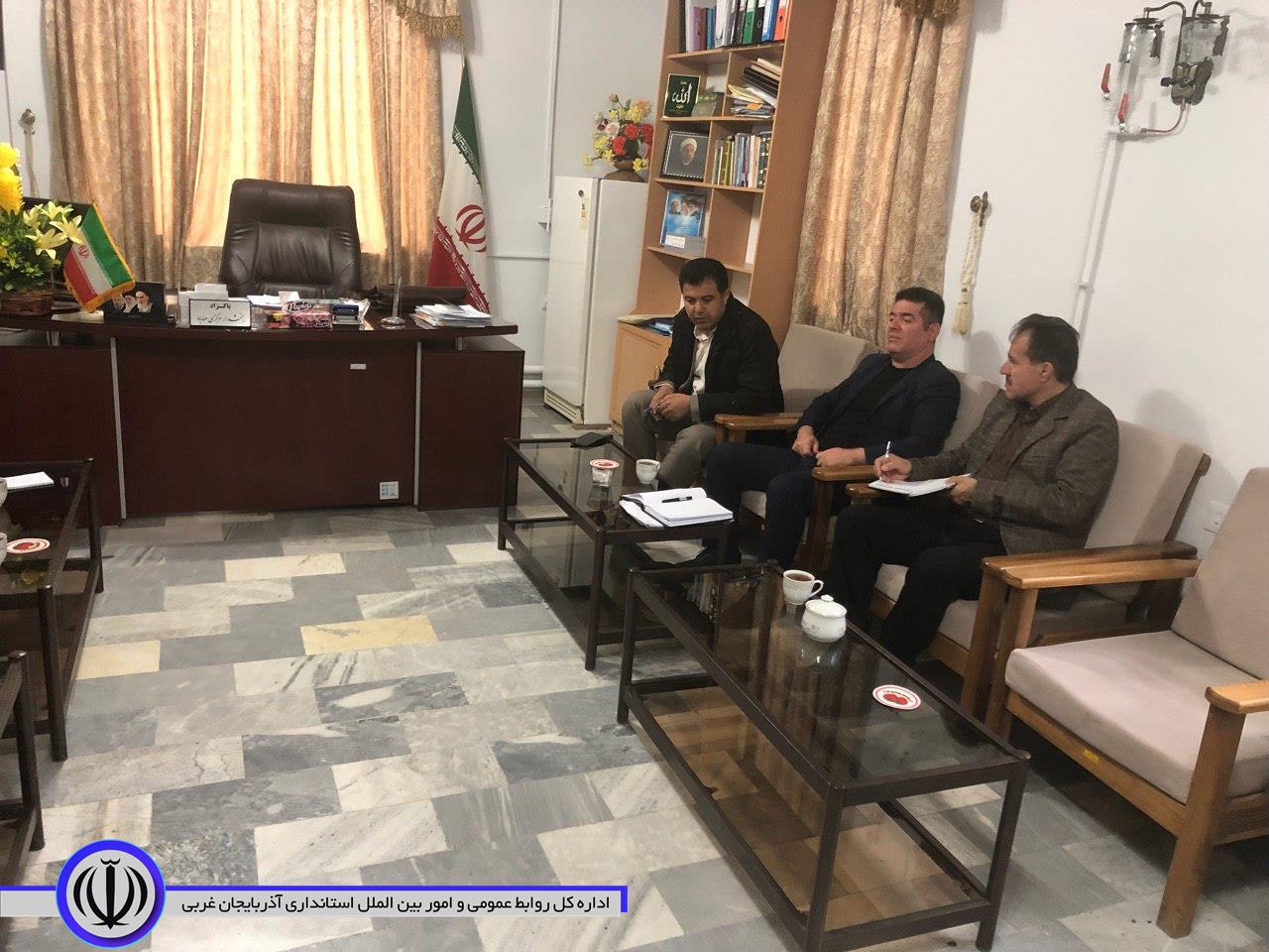 جلسه برنامه ریزی و هماهنگی برگزاری روز شوراها در بخشداری مرکزی برگزار گردید.