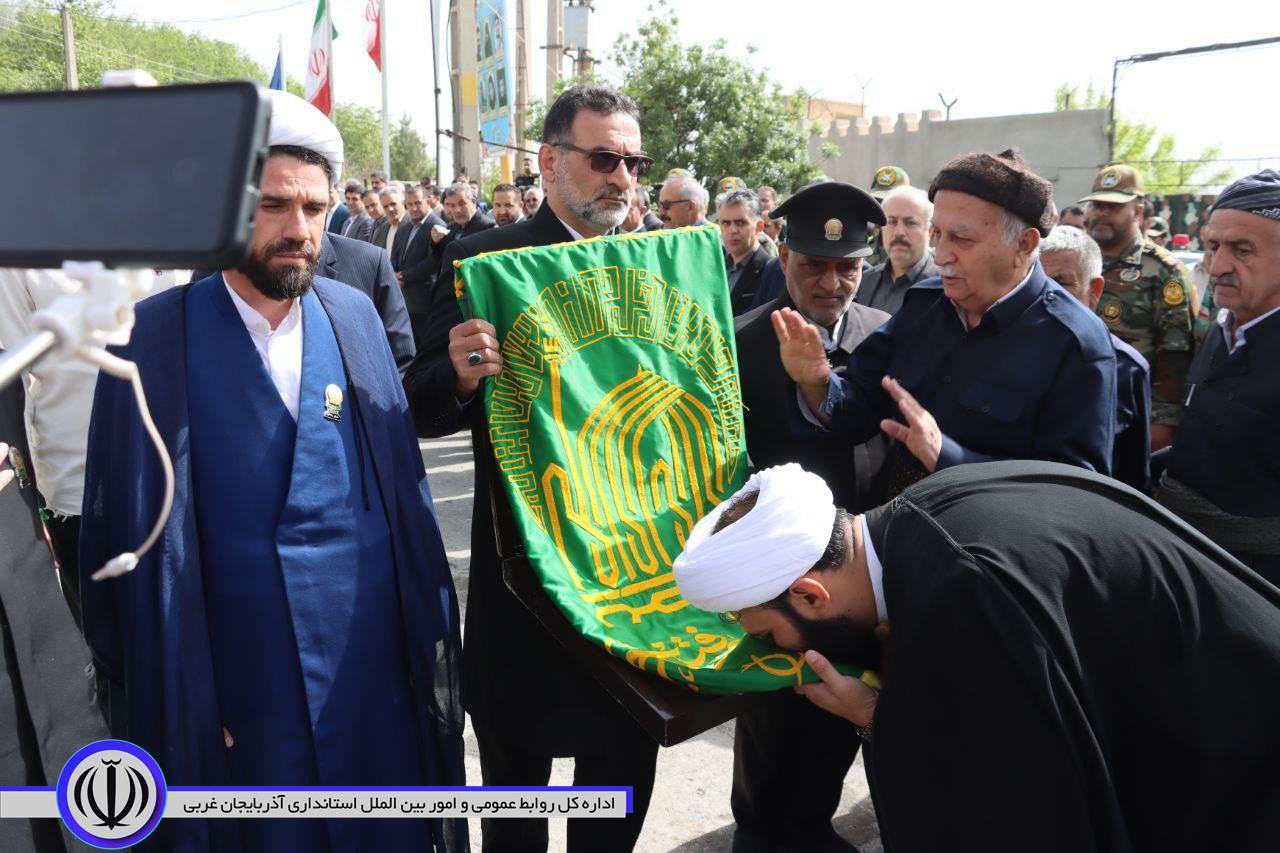 خادمان آستان قدس رضوی وارد مهاباد شدند