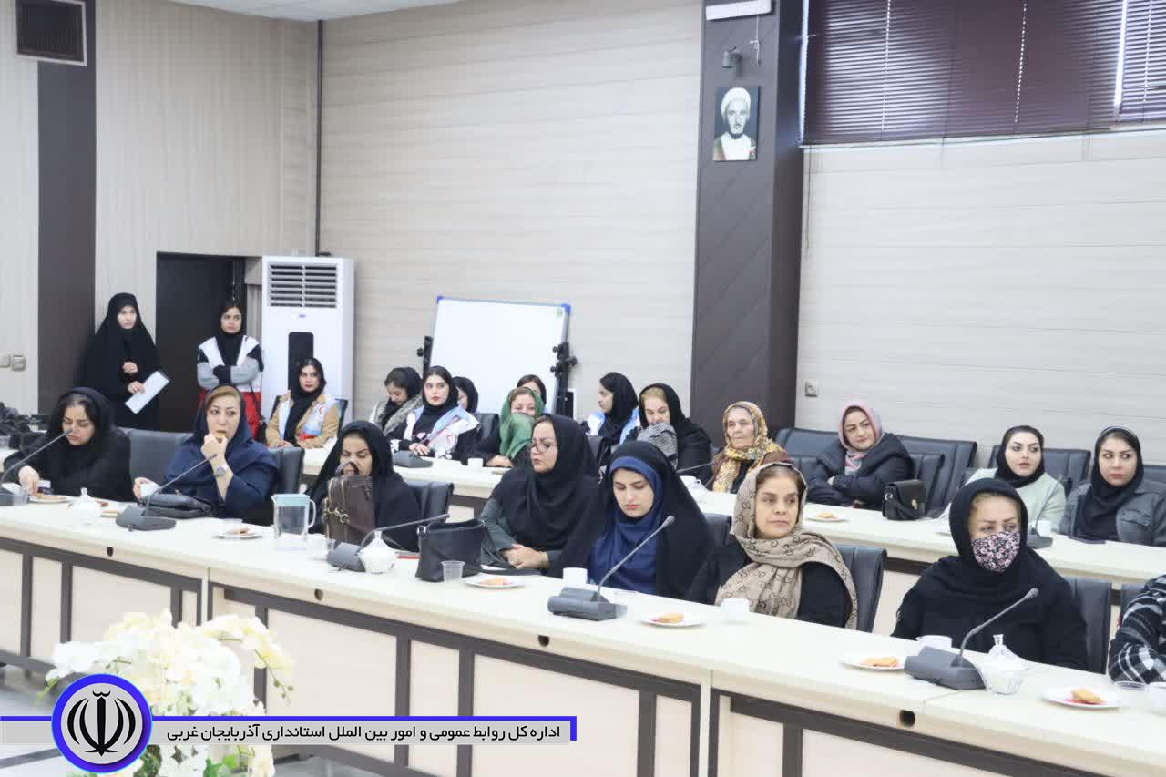 نشست تحکیم بنیان خانواده و مهارت های زندگی، در مهاباد