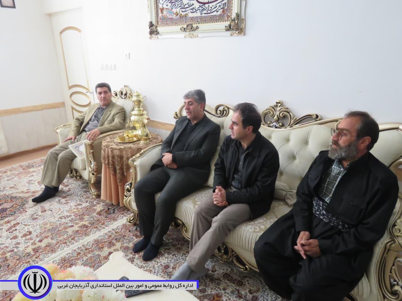 فرماندار: استخدام فرزندان شهدا و جانبازان مهاباد پیگیری می شود