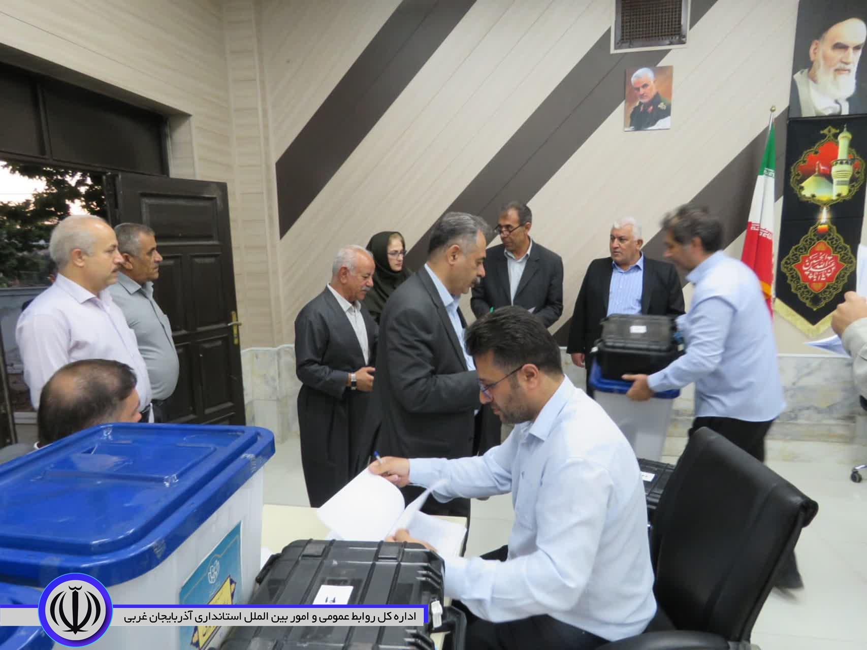 صندوقهای اخذ رأی در مهاباد توزیع شد