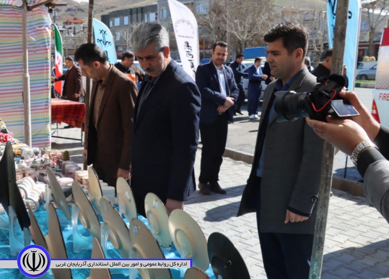 بازدید میدانی سرپرست فرماندار ویژە شهرستان از نمایشگاه صنایع دستی، پایگاه هلال احمر و آتشنشانی مهاباد