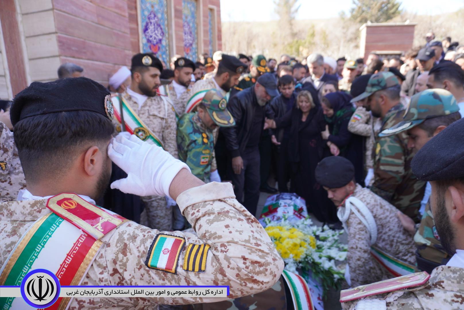 پیکر سرباز شهید مهابادی به خاک سپرده شد