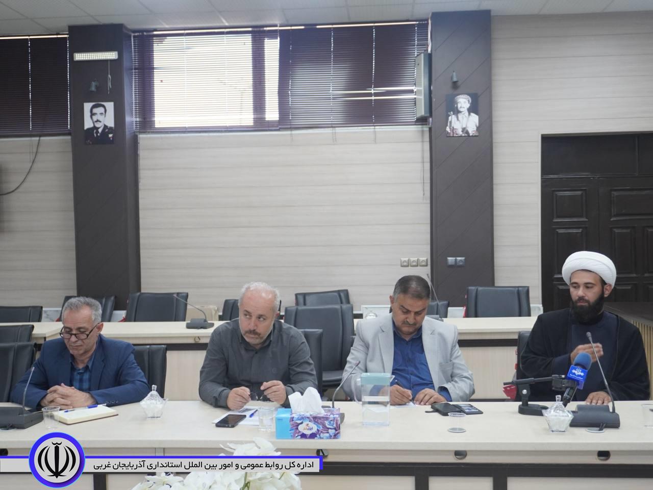 اعزام کاروان 9 اتوبوسی از مهاباد به مراسم وداع و تشییع پیکر رهبر شهید انقلاب