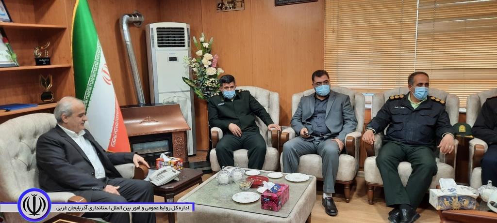 دیدار فرماندهان نیروی انتظامی با سرپرست فرمانداری ویژه مهاباد به مناسبت سال جدید و عید نوروز