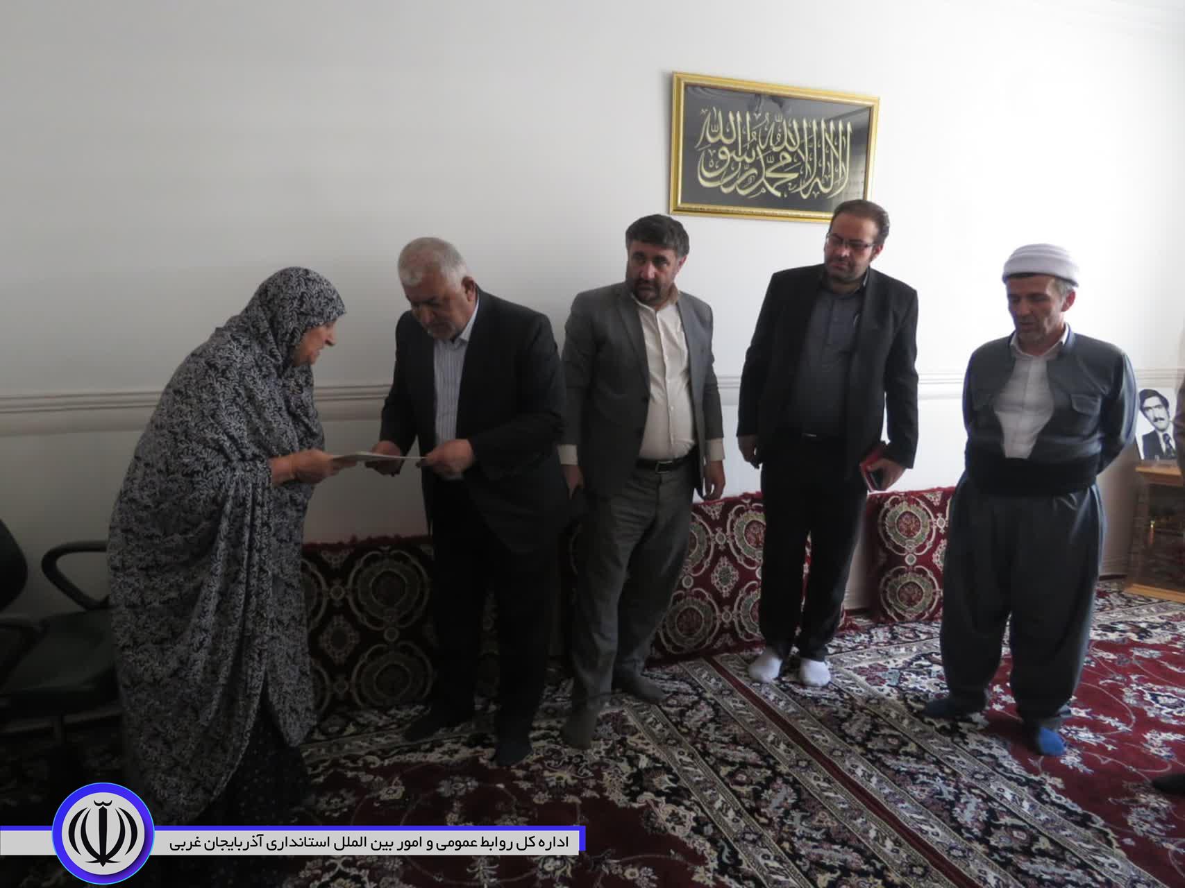 مسوولان مهابادی به دیدار خانواده شهدا رفتند