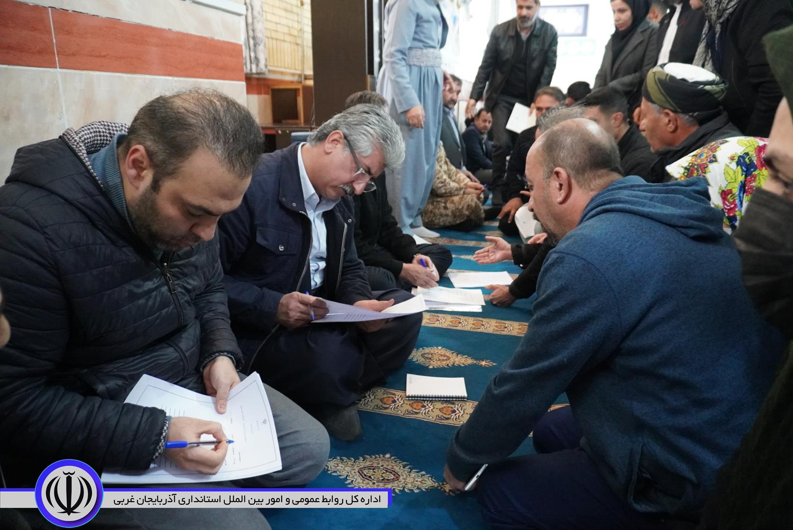 دیدار صمیمی مسئولین شهرستان با جمعی از شهروندان منطقه پشت تپ