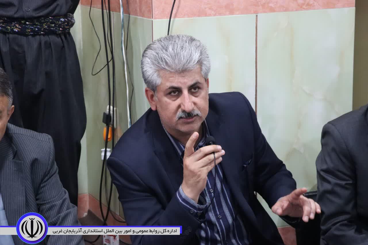 میز خدمت و دیدار چهرە بە چهرە مسئولان با ساکنان منطقه پشت تپ برگزار شد.