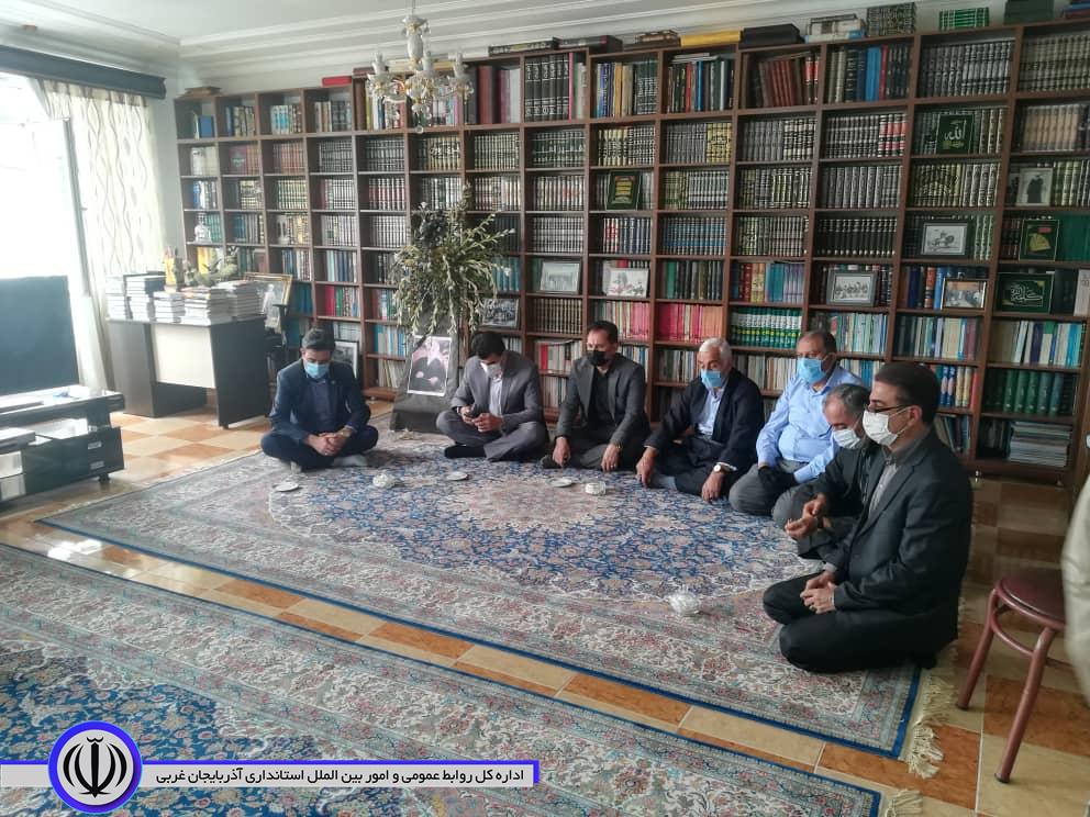 حضور فرماندار مهاباد در منزل حاج ماموستا ملا قادر سهرابی امام جمعه فقید شهرستان