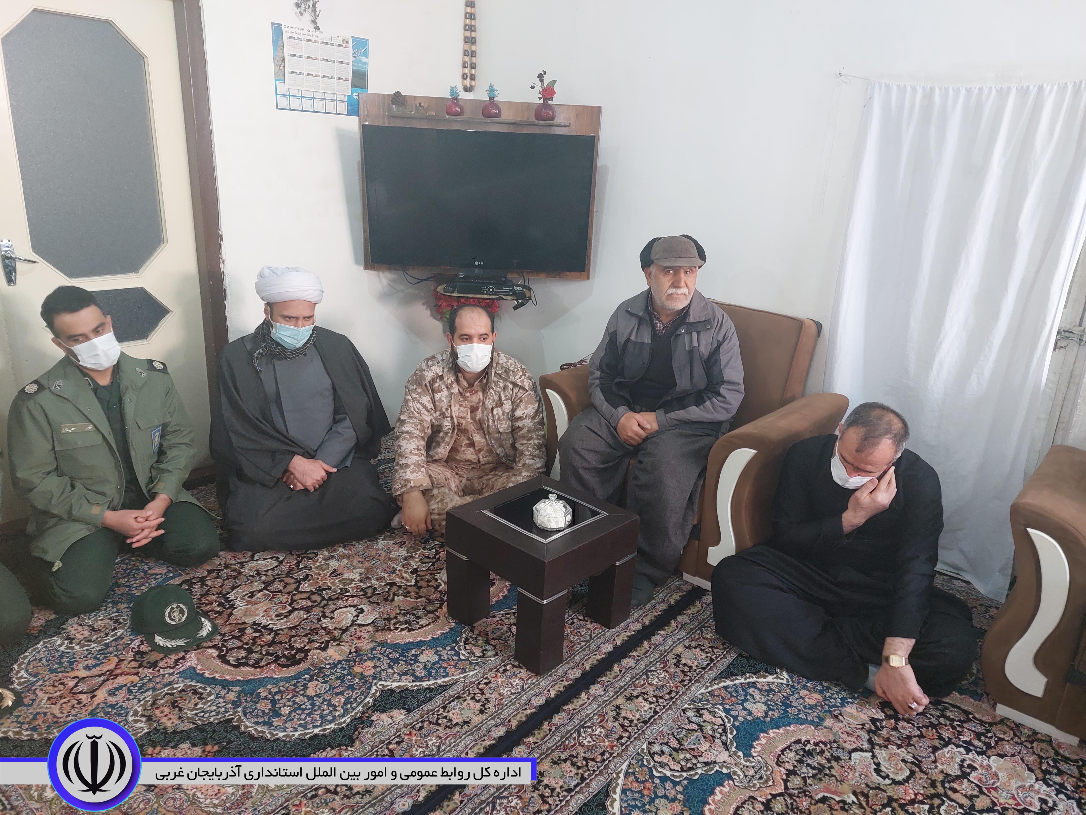 دیدار مسئوولان شهرستان با خانواده معزز شهداء در مهاباد