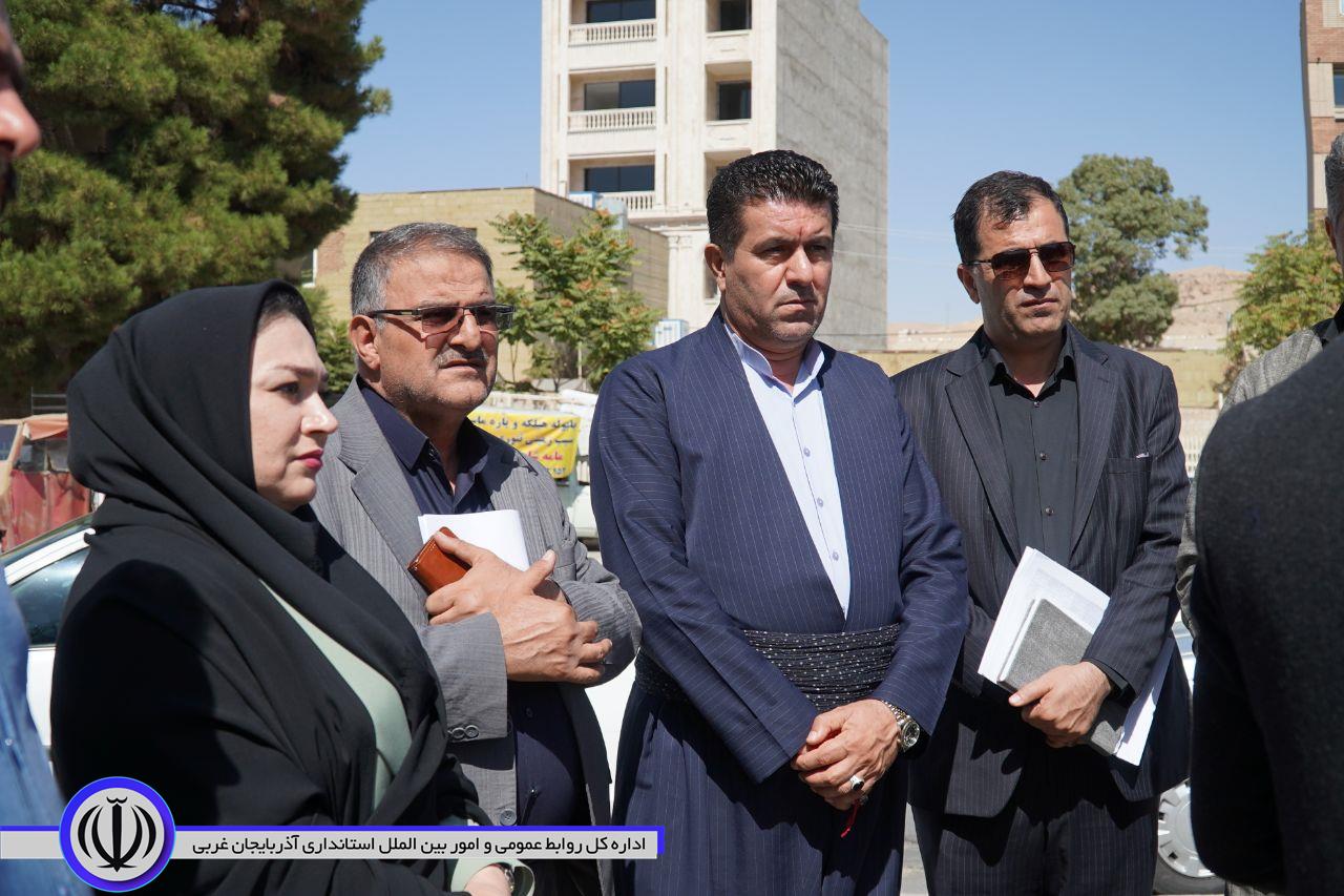 بازدید میدانی فرماندار ویژە شهرستان از اجرای عملیات لایه روبی رودخانه ی سطح شهر مهاباد