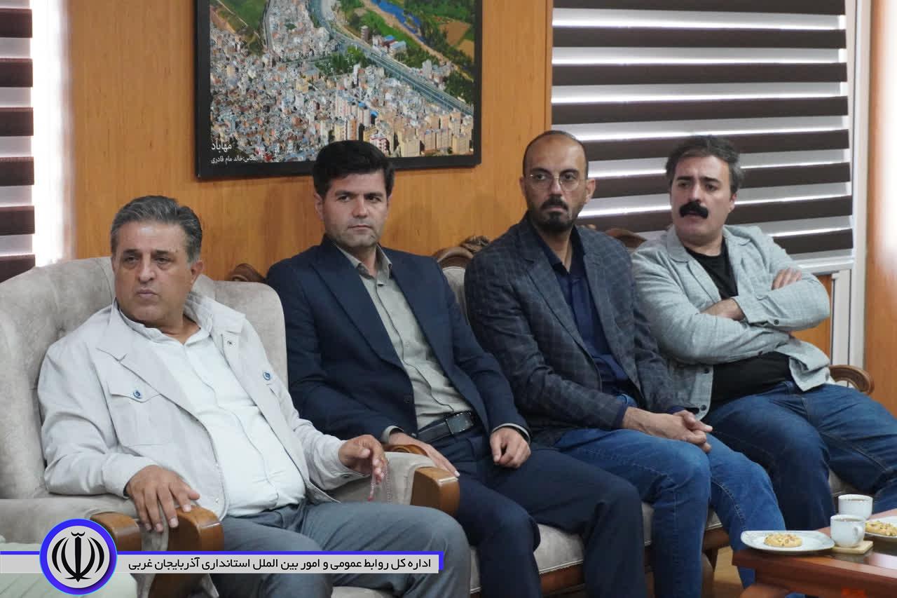 پاسخگویی و پیگیری مطالبات شهروندان در ملاقات مردمی با فرماندار مهاباد