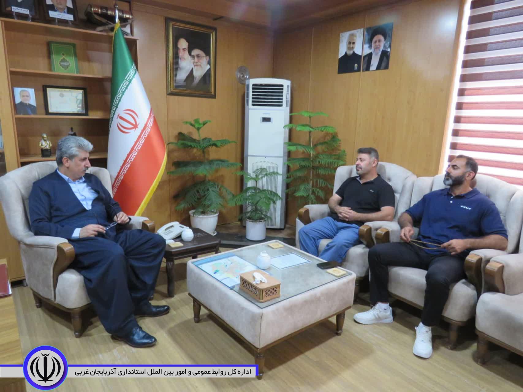 نشست 5 ساعته محمد صادق امیر عشایری پای حرف مردم