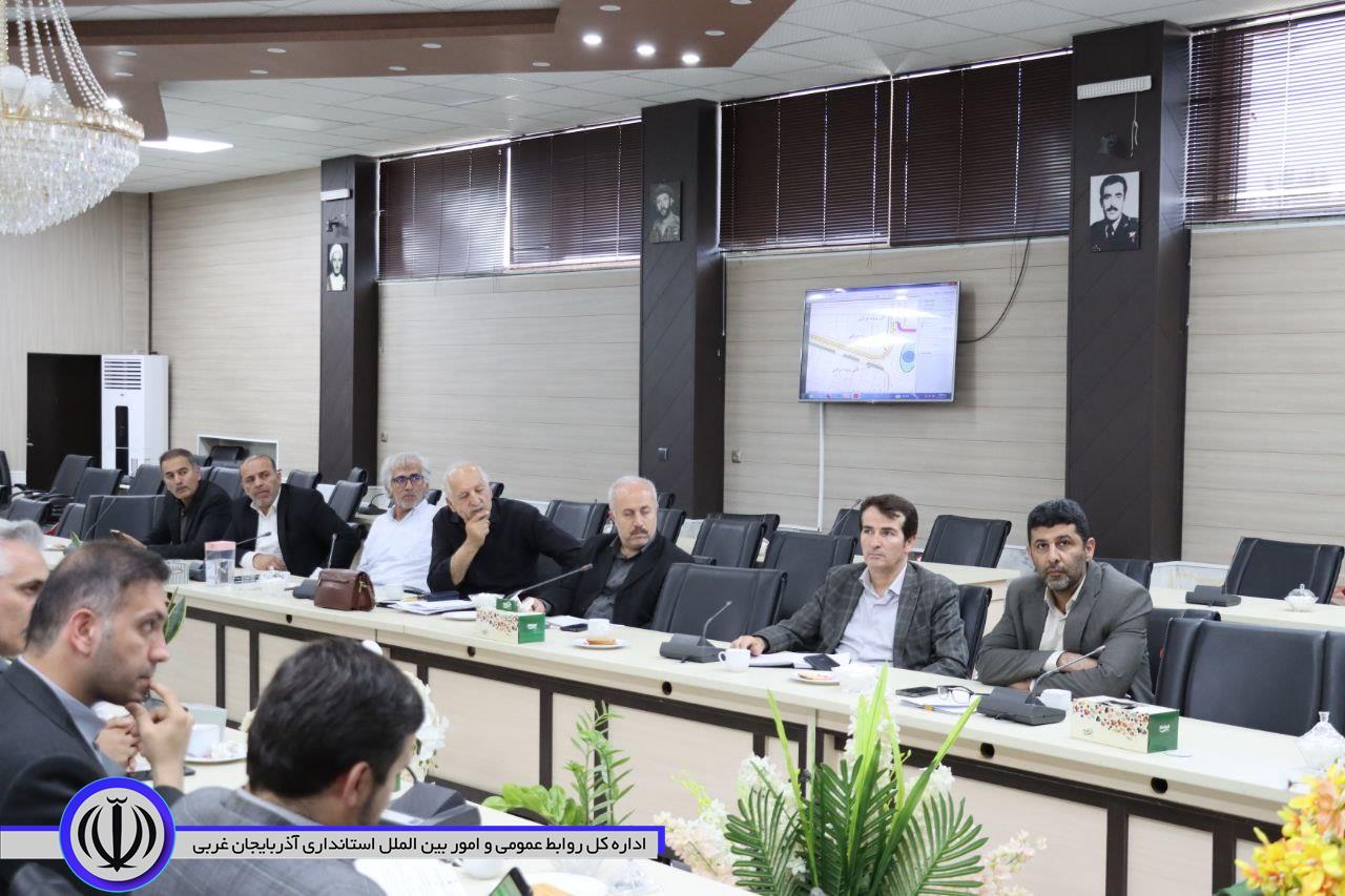 فرماندار مهاباد: از اجرای طرح های ترافیکی و ایده های نو و کاربردی برای مدیریت ترافیک شهرستان استفاده شود.