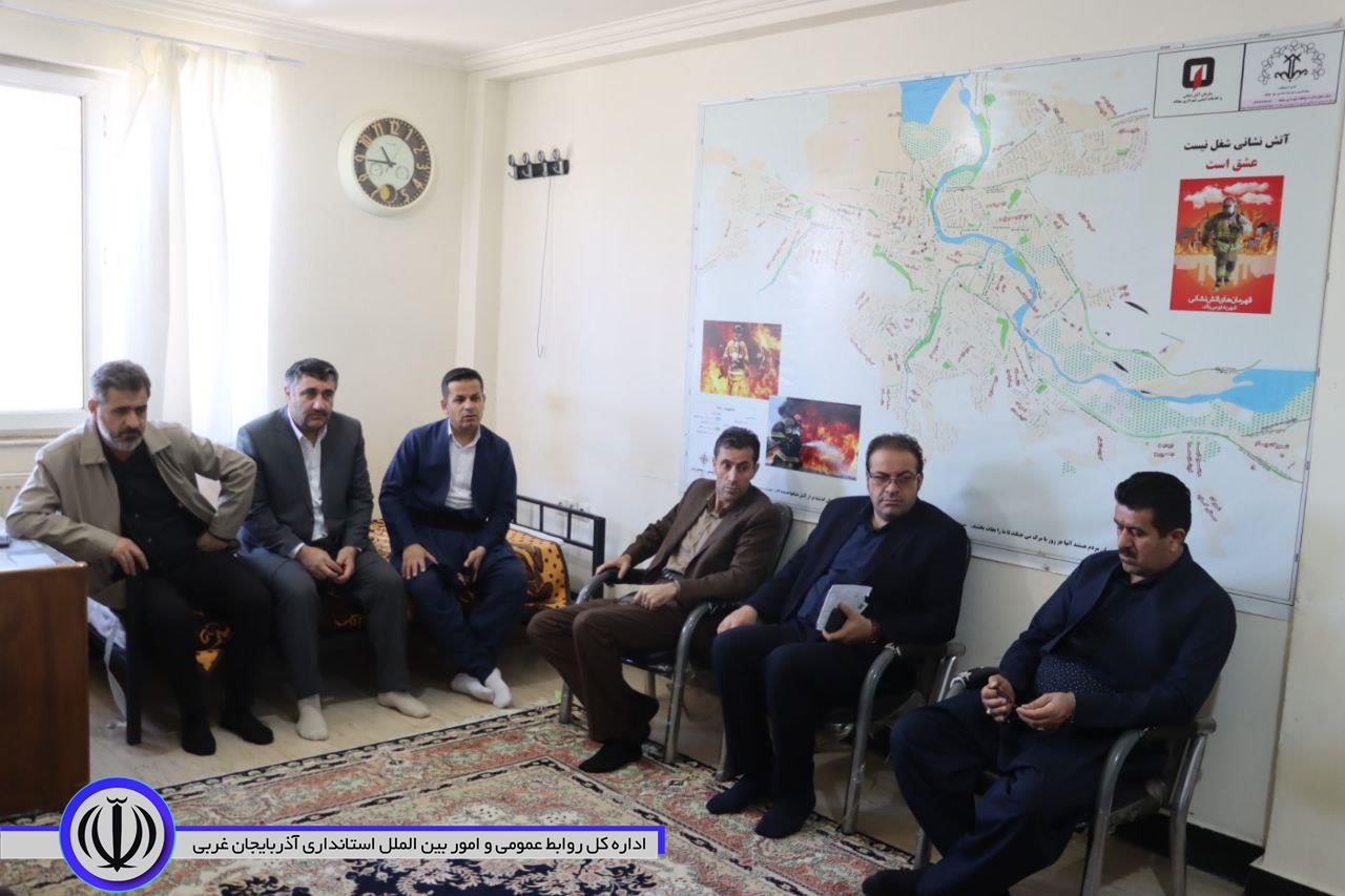 بازدید میدانی سرپرست فرماندار ویژە شهرستان از نمایشگاه صنایع دستی، پایگاه هلال احمر و آتشنشانی مهاباد