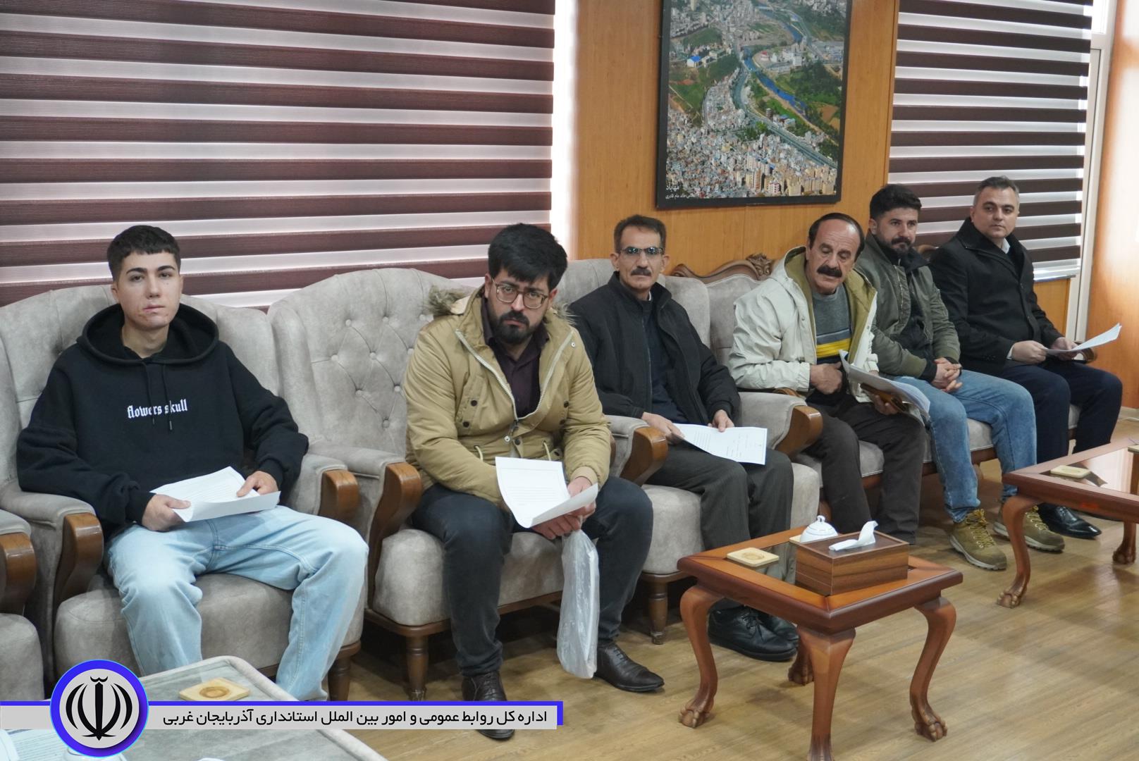 تصاویری از جلسه ملاقات عمومی فرماندار مهاباد در چهارشنبه های مردمی