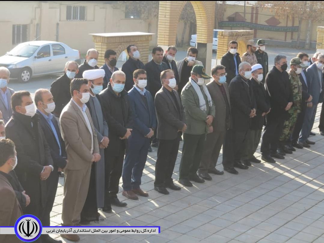 در هفته مبارک بسیج ، مزار مطهر شهداء غبارروبی و گلباران شد