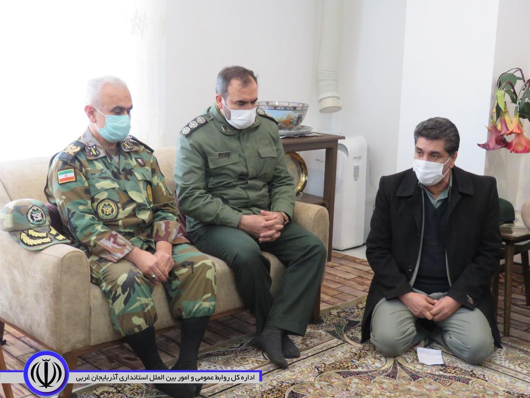 دیدار مسئوولان شهرستان با خانواده معزز شهداء در مهاباد