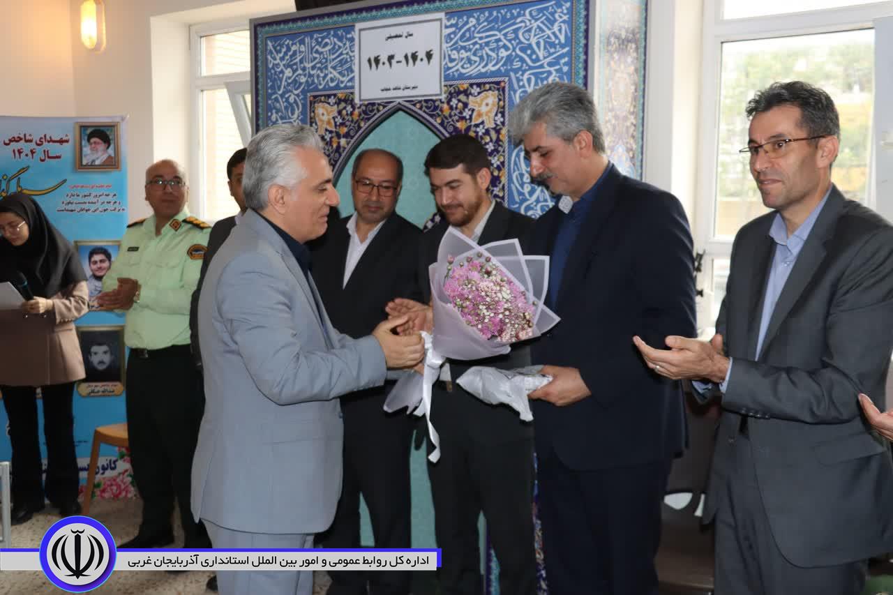 فرماندار مهاباد: ترویج اخلاق از مهمترین وظایف معلمان در جامعه امروز است