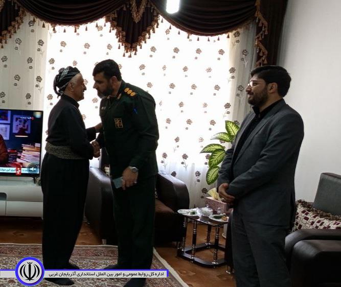 دیدار اعضای شورای تامین مهاباد با خانواده دو شهید کارمند و امنیت
