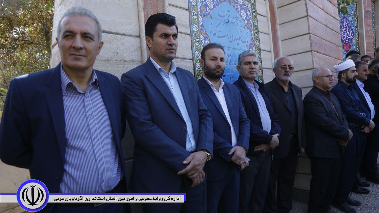 آیین عطرافشانی مزار شهدای شماره دو مهاباد