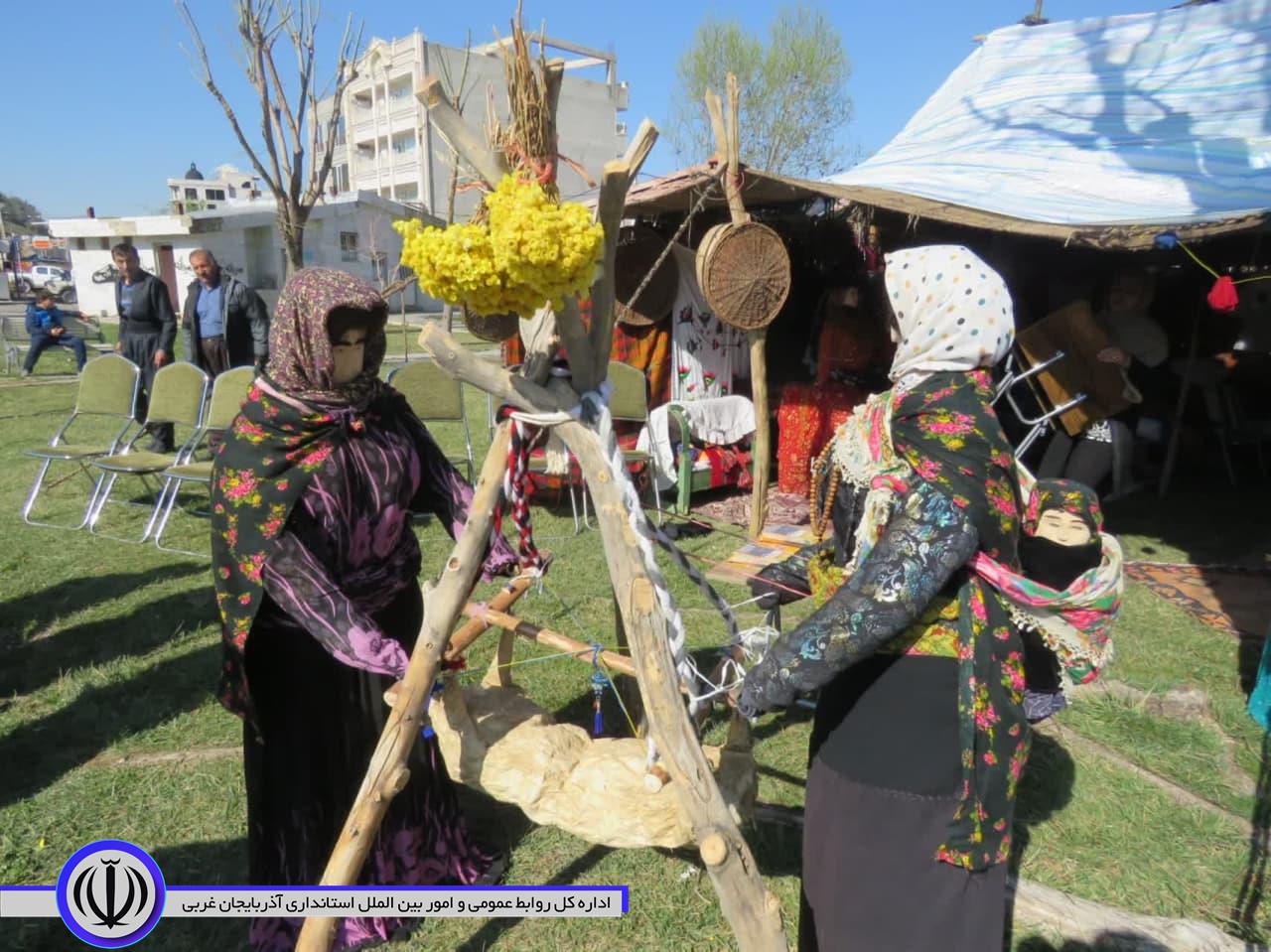 ایستگاههای استقبال از مسافران نوروزی در ورودیهای مهاباد برپا شد